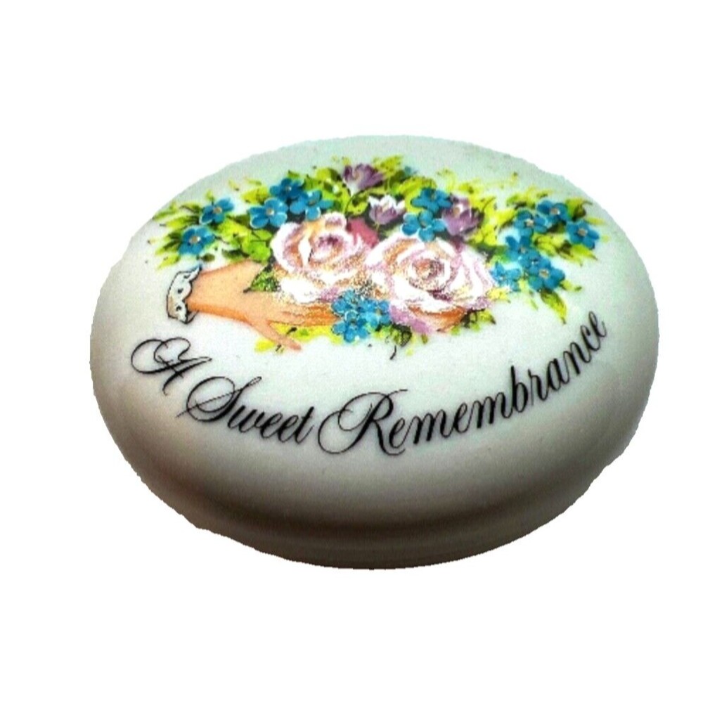 Avon Porcelain Jewelry, Ring, Keepsake,Trinket Gift Box “ A Sweet Rememberance”